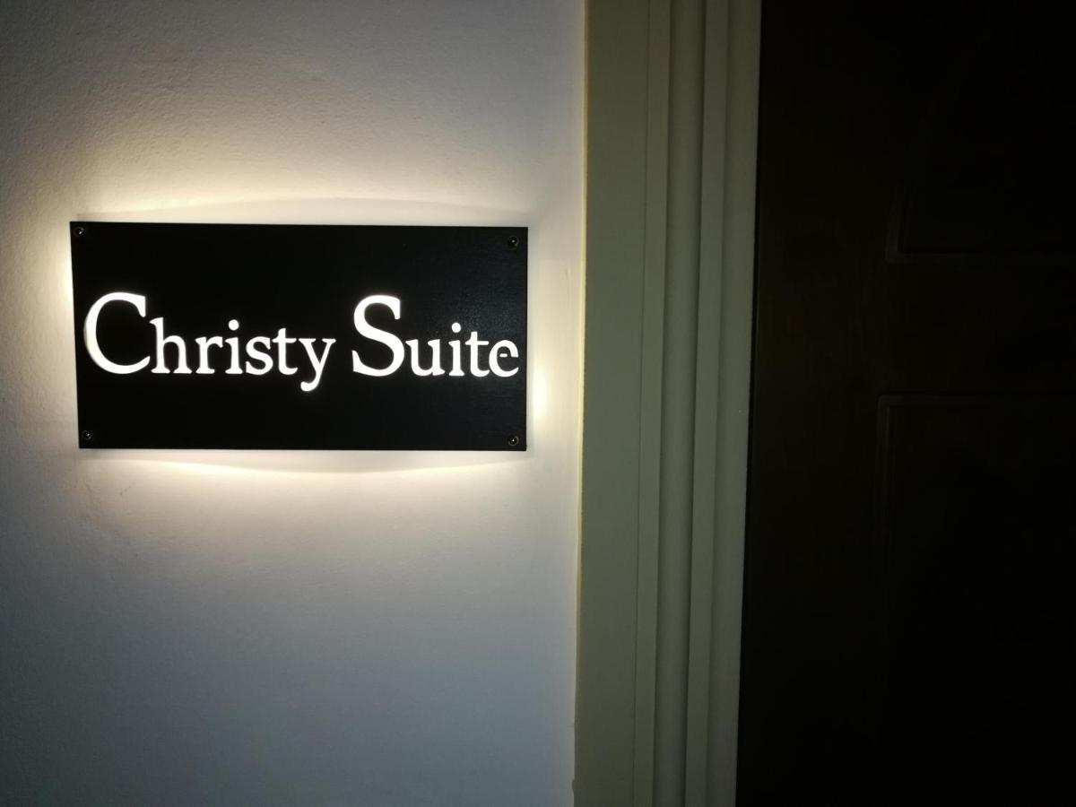 Christy Suite Elegante Appartamento Nel Centro Storico Di Anzio Bagian luar foto