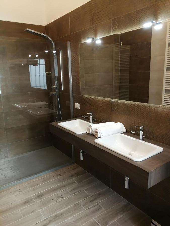 Christy Suite Elegante Appartamento Nel Centro Storico Di Anzio Bagian luar foto