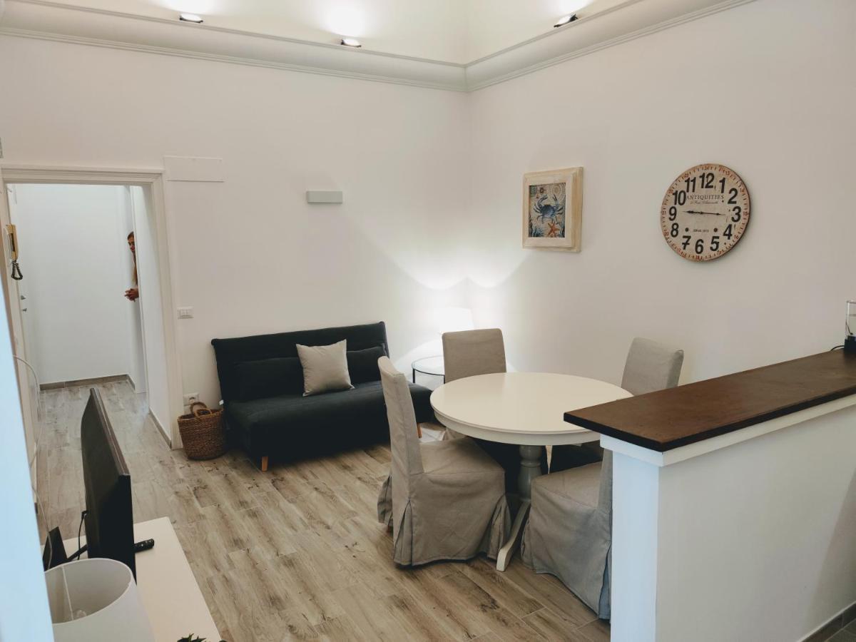 Christy Suite Elegante Appartamento Nel Centro Storico Di Anzio Bagian luar foto