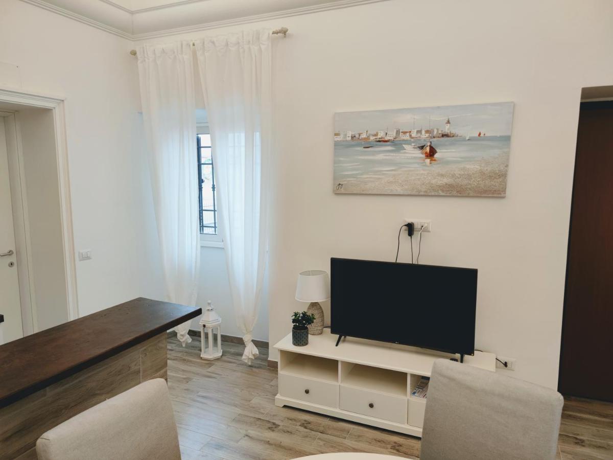 Christy Suite Elegante Appartamento Nel Centro Storico Di Anzio Bagian luar foto