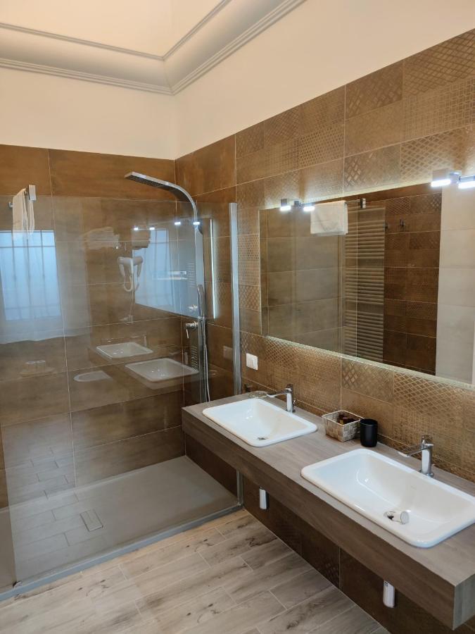 Christy Suite Elegante Appartamento Nel Centro Storico Di Anzio Bagian luar foto