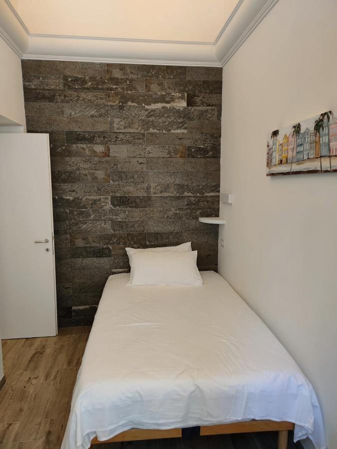 Christy Suite Elegante Appartamento Nel Centro Storico Di Anzio Bagian luar foto